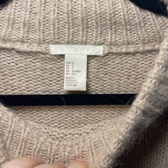 H&M Women’s Tan eyelet crew neck alpaca wool blend sweater in size S - Picture 5 of 7